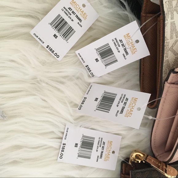 Michael Kors jet set three quarters zipper wallet - Picture 7 of 14